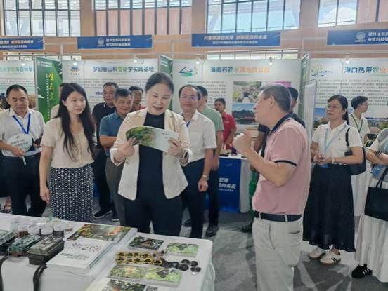 探索生命密碼，守護綠色家園——生態學院在2025年海南省全國科普月活動中展現自然科學研究風采